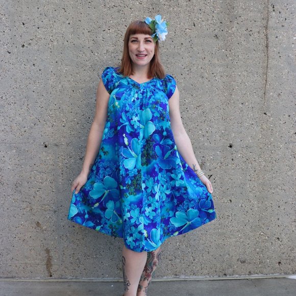 Vintage Dresses & Skirts - 1970s hibiscus Hawaiian muu muu